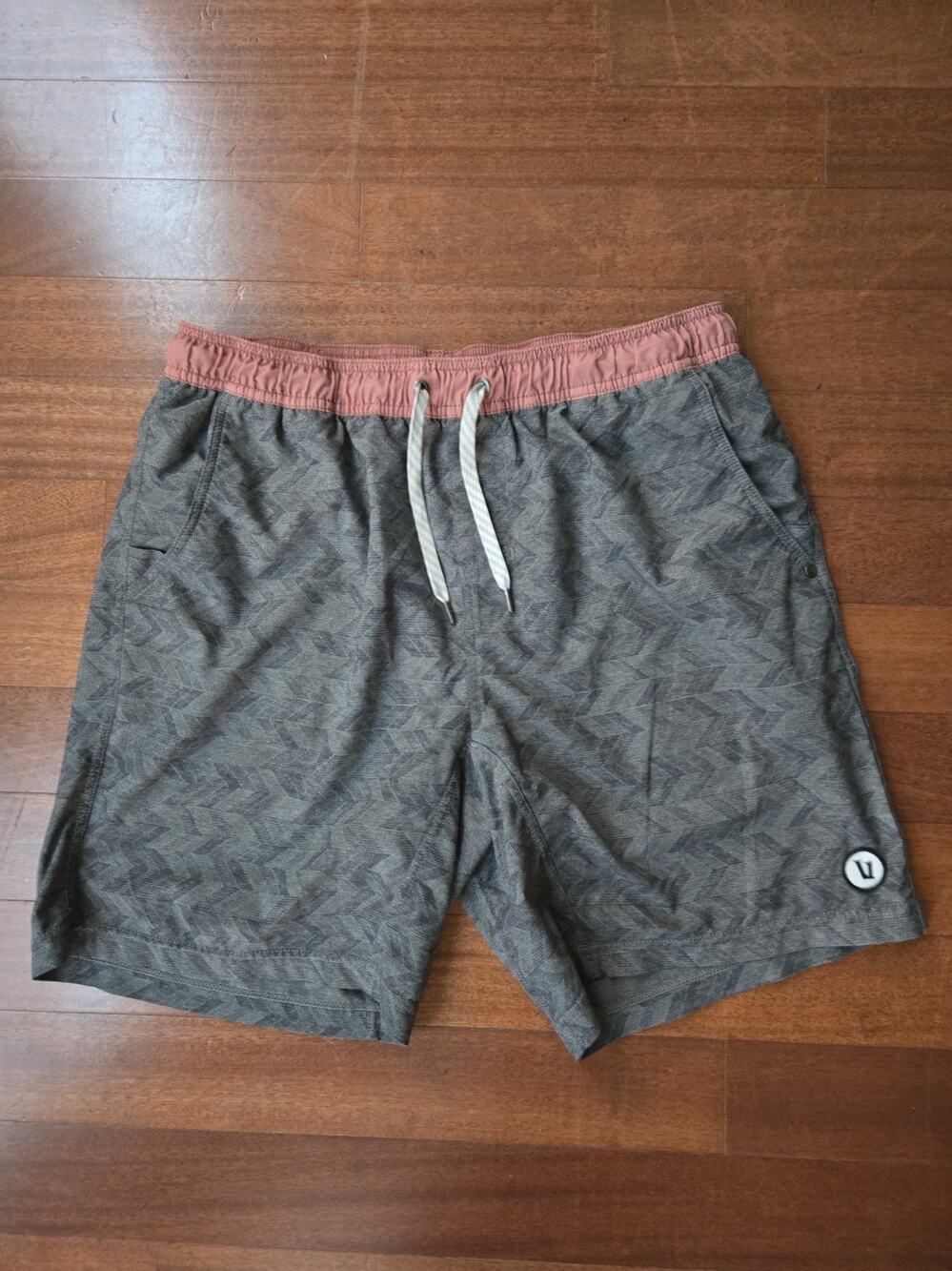 Vuori Banks Short Chevron Print Performance Athletic Gray XL